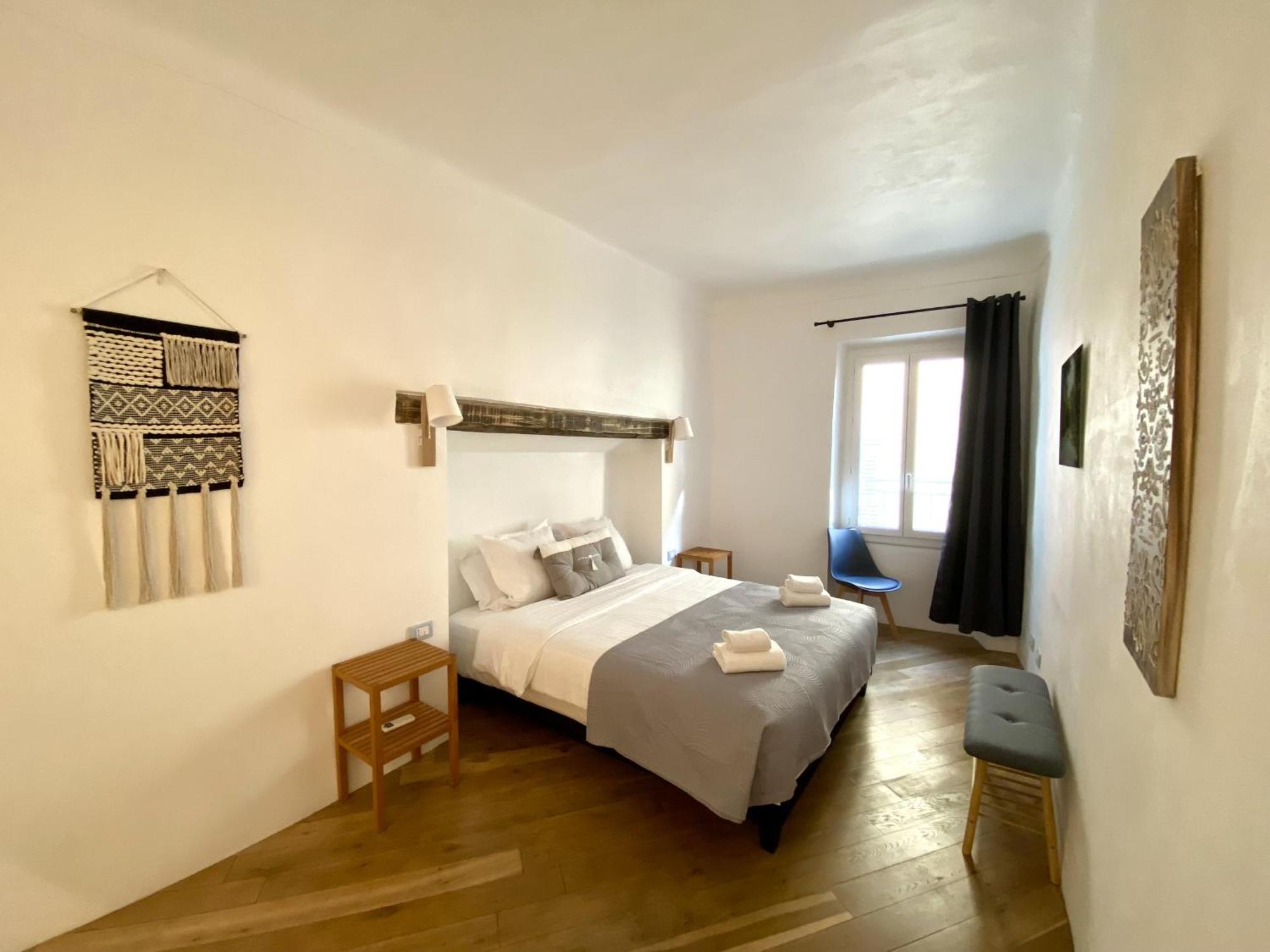 Le Bougainvillier Menton Vieille Ville Quarto foto